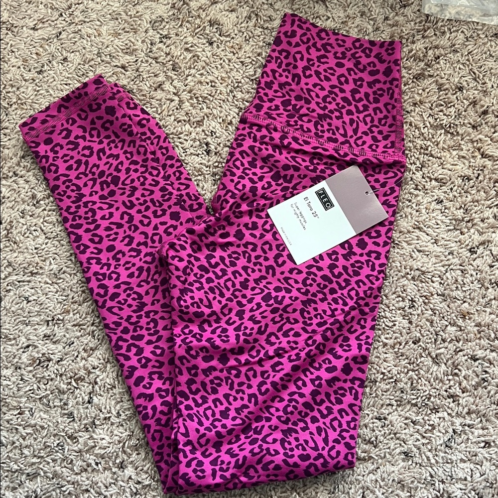 Fleo sz S El Toro 25” Fuschia Red Leopard NWT